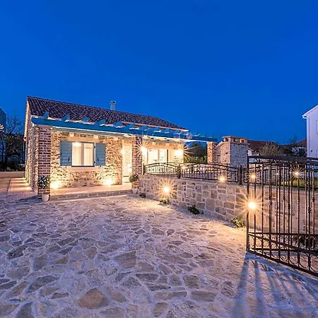 Private Pool In فندق Sukošan