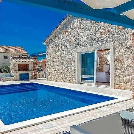 Private Pool In فندق