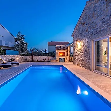 Private Pool In 3*