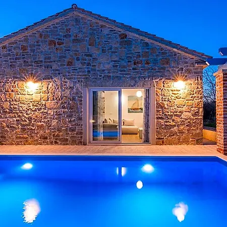 Private Pool In Sukošan