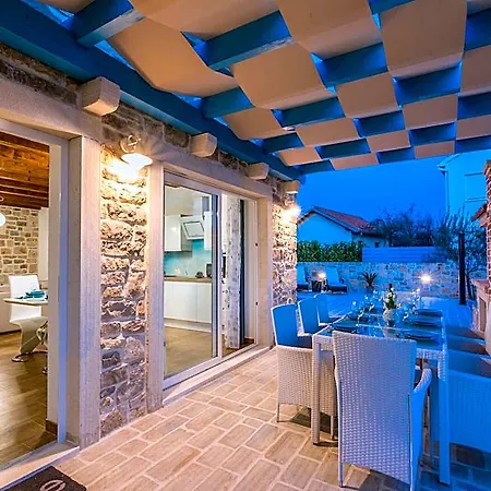 Private Pool In 3* Sukošan